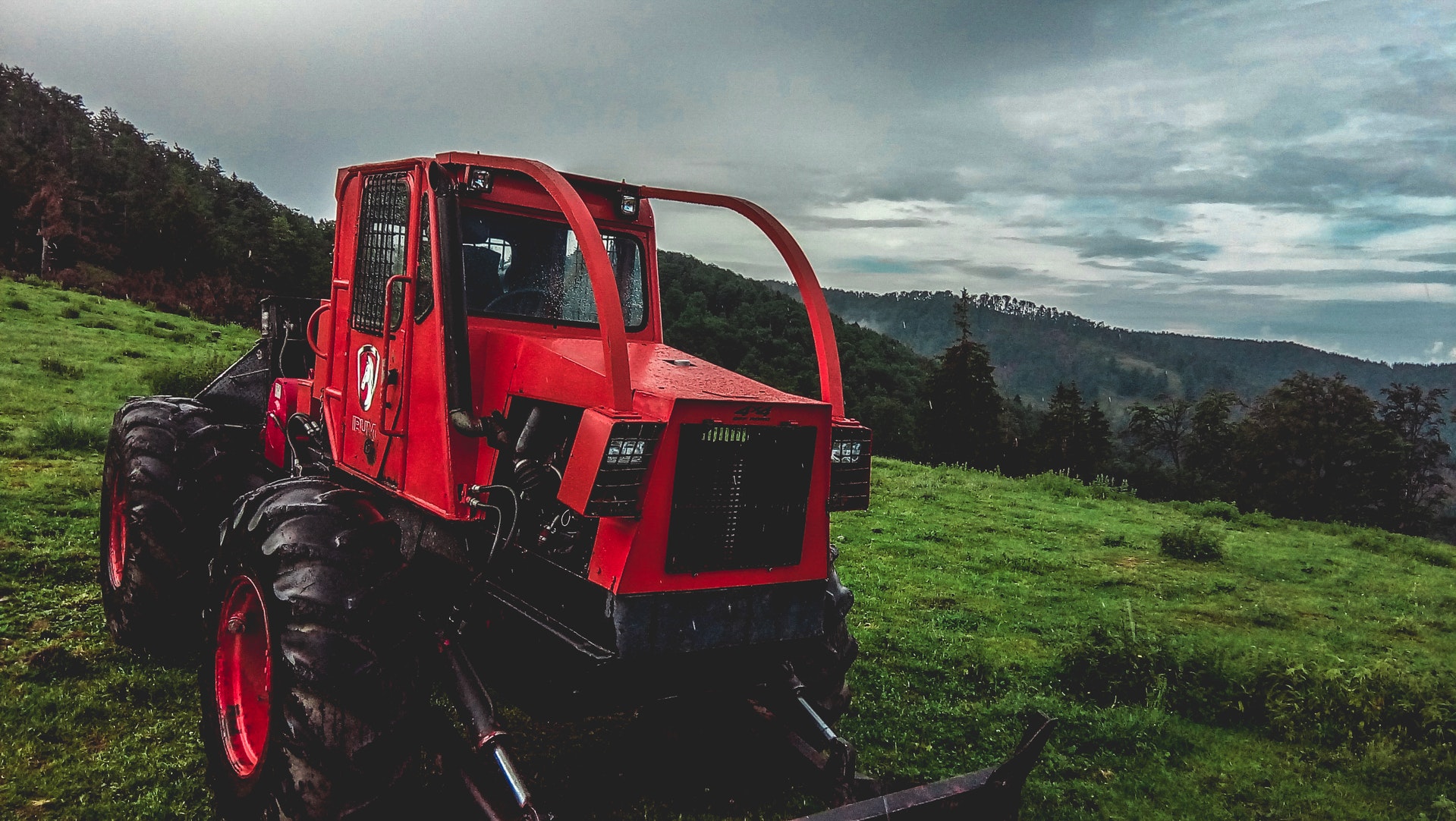 Займ под ПТС специальной техники в Кисловодск